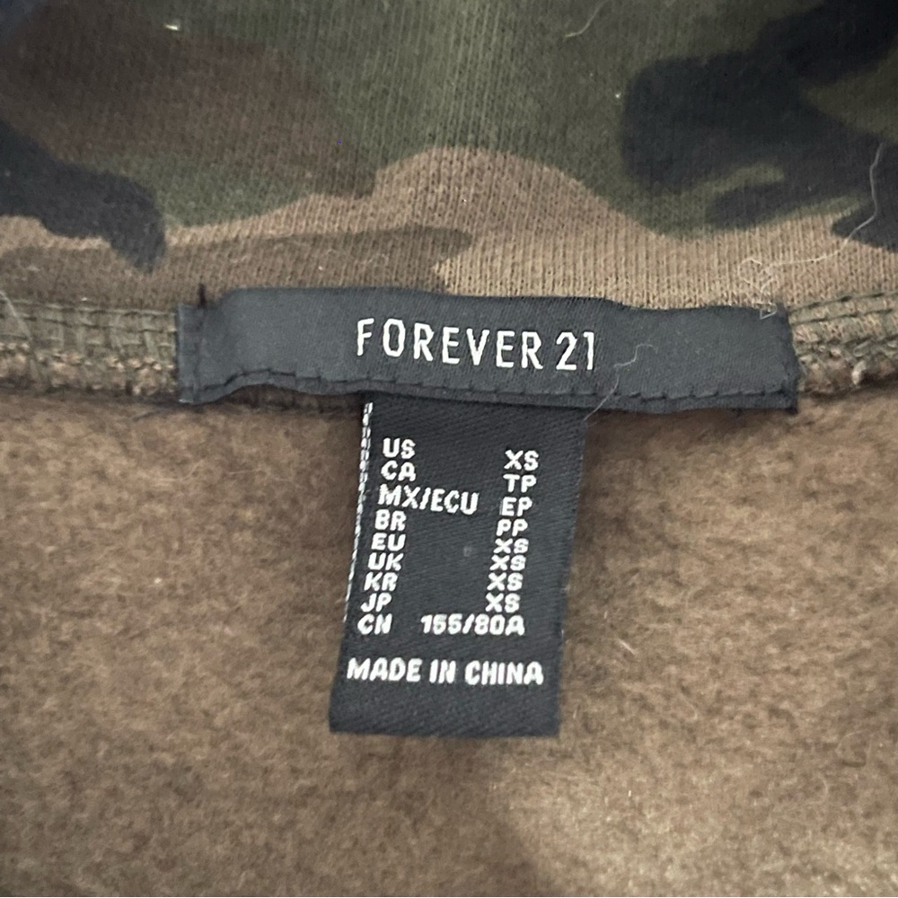 Crop Camo Pullover - Picture 2 of 4